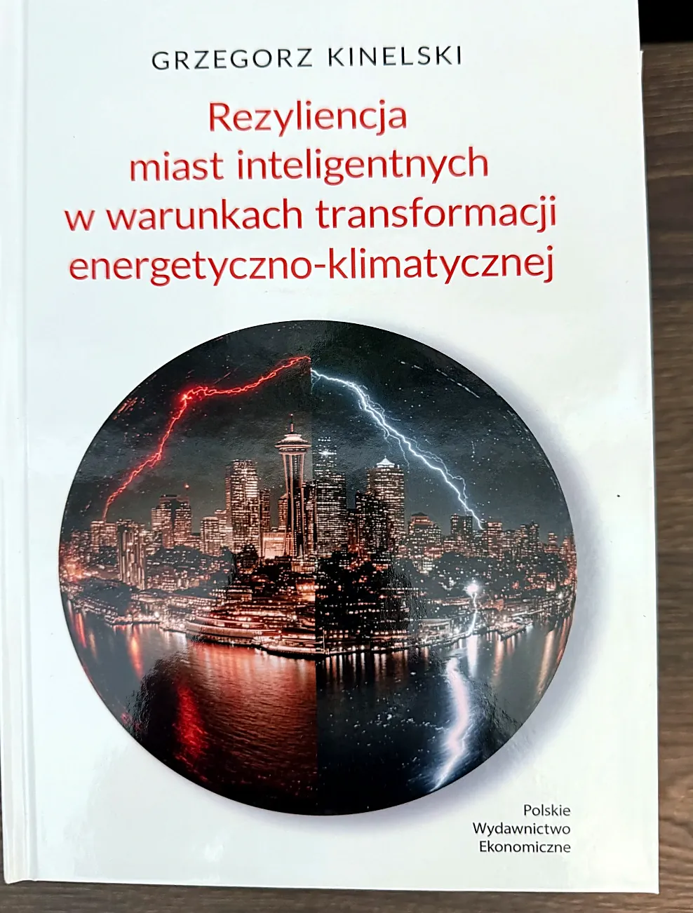Okładka książki: Rezyliencja miast inteligentnych w warunkach transformacji energetyczno-klimatycznej